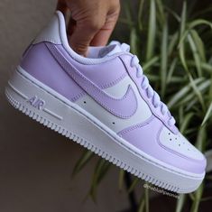 Painted Nike Air Force, Nike Blazer Outfit, Nike Shoes Women Fashion, Painted Nikes, Pretty Sneakers, Nike Fashion Shoes, Preppy Shoes, All Nike Shoes, Purple Nikes