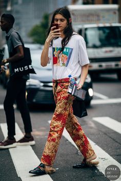 New York SS 2019 Street Style - STYLE DU MONDE | Street Style Street Fashion Photos Preppy Outfits Men, Makeup Preppy, Printemps Street Style, Street Style New York, Adrette Outfits, Summer Street Style, Moda Aesthetic, New York Street Style, Mens Fashion Edgy