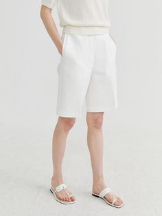 Composition : 100% cottonColor : whiteCountry of Origin : Republic of Korea Modern White Bottoms For Summer, Modern White Summer Bottoms, White Relaxed Fit Short Pants, White Wide Leg Workwear Shorts, White Wide Leg Shorts For Work, Wide Leg White Shorts For Work, Classic White Bottoms For Summer, Classic White Summer Bottoms, White Bottoms With Straight Hem For Summer