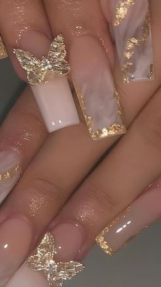 White Swirl Nails With Gold, Acrylic Nails Ideas With Glitter, Gold Outfit Inspiration, Gold And White Bridal Nails, Good Birthday Nails, Quinceanera Nails Rose Gold Short, Gold Nail Inspo Square, Golden And White Nails, Champagne And Gold Nails