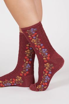 Burgundy strawberry floral strip socks_1 Fall Socks, Graphic Socks, Job Clothes, Frilly Socks, Yoga Socks, London Free, Socks And Heels, Cute Socks, Buy Now Pay Later