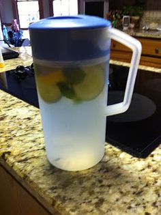 Pinner says "Metabolism boosting detox drink. I'm reporting this because I drank it all week and I'm down 8.6 pounds!!!" Spa Water, Detox Drinks, Stay Healthy, Kombucha, Diet Tips, Fitness Diet, Healthy Tips, Yummy Drinks, Get Healthy