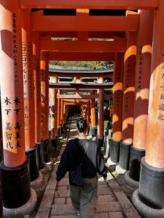 fushimiJapan,kyoto,shrine,city view,views,aesthetic,nike,street style,spring,cherry blossom season,landscape. Kyoto Shrine, Japan Moodboard, Nike Street Style, Views Aesthetic, Nike Street, Aesthetic Nike, Summer In Japan, Tokyo Photos, Japan Spring