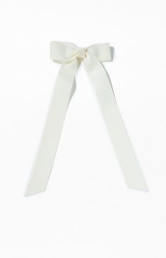 Complete your hairstyle with the Cream Ribbed Single Loop Bow Barrette from LA Hearts. This stylish accessory features a ribbed bow design that adds a touch of sophistication and charm to any look.


	Ribbed bow fabric
	Barrette closure Classic White Bow With Ribbon, Elegant Cream Bow With Ribbon Detail, Elegant Cream Bow With Ribbon, Classic White Bow With Butterfly Knot, Chic White Bow With Ribbon, Elegant White Hair Accessories With Decorative Bow, Chic White Satin Bow, Slim Fit Cargo Pants, Bow Fabric