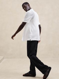 We reimagined our signature pique polo as a resort shirt using a luxurious linen fabric, one we love for its beautiful texture and its ability to stay cool and crisp even in heat and humidity.  Standard fit.  Point collar and button front.  Chest pocket.  Straight hem.  Standard fit.  Short sleeves.  Hip length.  Model: Size M, 6'2" (188cm). Resort Shirt, Denim Coat Jacket, Loungewear Shorts, Men Shirt Style, Luxury Linen, Swimwear Cover Ups, Black Wrap Dress, Swimwear Cover, Rugby Shirt