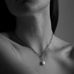 This season we introduce the new go-to Willow Pearl Chain Necklace. A simple and modern chunky open link chain with a freeform fresh water pearl charm. This chain works with all of your wardrobe to add an effortless style update. Crafted from stainless steel Waterproof Colour won’t fade Everyday Chain Necklace With Pearl Pendant, Pearl Chain Necklace, Silver Jewelry Necklace, Artisan Gift, Fresh Water Pearl, Latest Jewellery, Pearl Charms, Mens Jewelry Bracelet, Fine Earrings