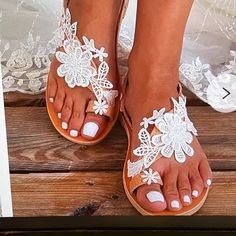 Gorgeous White Lace Flower Flip Flop Sandals Wedding Shoes Open Toe, Wedding Footwear, Wedding Shoes Sandals, Roman Sandals, Toe Post Sandals, Bridal Sandals, Color Caramelo, Roman Fashion, Lace Heels