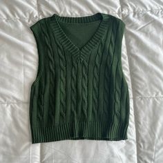 - Brand New, Never Worn, No Tags - Fits Like A Small/Medium Sage Green Sweaters, Trendy Green Cotton Sweater Vest, Fitted Green Casual Sweater Vest, Green Vest Outfit, Emerald Green Sweater, Green Sweaters, Green Sweater Vest, Green Academia, Sixth Form Outfits