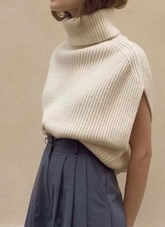 Fancy Sweater, Knitting Terms, Cream Turtleneck, Sleeveless Turtleneck Sweaters, Mode Crochet, Diy Vetement, Sleeveless Turtleneck, Knitwear Fashion, Knit Fashion