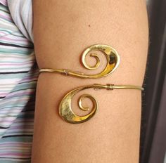 Upper Arm Cuff Arm Band Spiral Handmade Made of Brass, Jewelry - Etsy Arm Bands Jewellery, Gold Earthy Jewelry, Earthy Gold Jewelry, Arm Cuff Jewelry, Gold Arm Cuff, Upper Arm Cuff, Upper Arm Cuffs, Earthy Jewelry, Jewelry Metal