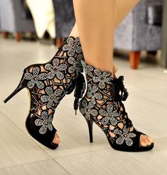 Ulass Summer fashion leather high-heeled sandals Lace Ankle Boots, Casual Ankle Boots, Rhinestone Sandals, Cool Ideas, Platform High Heels, Leather High Heels, Fabulous Shoes, Lace Up Sandals, Pretty Shoes