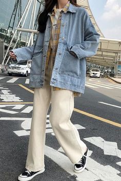 Loose Retro Turn Down Collar Jeans Jacket – Nada Outfit Land Blue Denim Jacket Outfit, Winter Comfy Outfits, Oversized Jacket Outfit, Rainy Day Style, Rainy Day Fashion, Outfit Streetwear