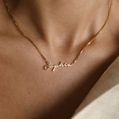 "B O X ∙ C H A I N ∙ N A M E ∙ N E C K L A C E * Material: High Quality Solid 925 Sterling Silver * Dimensions: Depending on your font choice, height sizes range from 3mm to 4mm lowercase. * Finish: Sterling Silver ∙ 18K Gold ∙ Rose Gold * All our jewelry is custom made by hand with Love and Care in our workshop ♡ H O W ∙ T O ∙ O R D E R * Simply use the 'PERSONALIZATION BOX' to let us know the NAME and the FONT NUMBER that you would like. (Any font is available, not just our featured fonts) NAM Named Gold Chains, Gold Chain Design Name, Name Chain Silver Design, Chains With Names Gold, Necklace With Name Gold, Pendant Name Necklace, Gold Name Necklaces, Rose Gold Name Necklace, Silver Name Chain