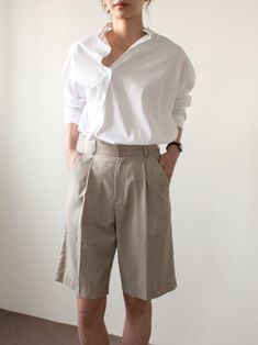 Trendy, chic and comfortable midi length bermuda shorts made from wool rayon blend with a linen look. Slimline tailored fit with belt loop waistband and pin tuck detail. Model is in MINUSEY S. ✔️ Free worldwide express shipping over $100✔️ Loved by 6,500+ customers✔️ Limited edition collections, maximum style⠀⠀⠀⠀⠀⠀⠀⠀⠀Stay ahead of the trend with can’t-find-anywhere-else staples. Your closet will thank you 💕 * MINUSEY S = EU 34, US 2* MINUSEY M = EU 36, US 4* 30% Wool / 35% Rayon / 35% Polyester* Dry clean* Made in Korea - Model Height: 170cm/5'7" (US2, EU34) Pink Bermuda Shorts Outfit, Linen Shorts With Welt Pockets For Work, Linen Workwear Shorts With Welt Pockets, Business Casual High-waisted Shorts With Belt Loops, Beige Shorts With Welt Pockets For Spring, Classic High-waisted Bermuda Shorts For Summer, Chic Summer Shorts With Welt Pockets, Workwear Bermuda Shorts With Welt Pockets, Classic Spring Knee-length Shorts