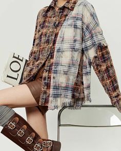 A long-sleeved shirt with a retro check pattern.

It also works as a convenient light outerwear during the change of seasons.

The eye-catching plaid pattern is perfect for casual outfits.
◾️Model
Height/Weight：167cm(65.7in)/45kg(99.2lb)
Fitting Size：M





Cm
(inches)

Length
Chest
Shoulder
Sleeve Length


S
75(29.5)
122(48.0)
69(27.1)
56(22.0)


M
77(30.3)
126(49.6)
70(27.5)
57(22.4)


L
79(31.1)
130(51.1)
71(27.9)
58(22.8) Fall Patchwork Button-up Flannel Shirt, Winter Long Sleeve Patchwork Shirt, Plaid Patchwork Flannel Shirt For Fall, Patchwork Long Sleeve Flannel Shirt For Fall, Oversized Plaid Patchwork Outerwear, Multicolor Button-up Flannel Shirt For Fall, Brown Patchwork Shirt For Fall, Patchwork Long Sleeve Flannel Shirt, Multicolor Long Sleeve Flannel Shirt For Fall