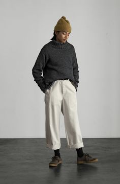 Fall Minimalist Outfit, Blue Trousers Outfit, Chilly Weather Outfits, Earth Tone Outfits, Grandpa Fashion, Bookish Style, Genderqueer Fashion, Chic Winter Outfits, Trendy Sweaters