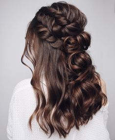 27 Gorgeous Wedding Hairstyles for Long Hair for 2022 Wedding Hair Brunette, Winter Wedding Hair, Classic Wedding Hair, Down Wedding Hairstyles, Half Up Half Down Wedding, Bridesmaid Hair Half Up, Wedding Hairstyles Half Up Half Down, Short Wedding Hair, Wedding Hair Down