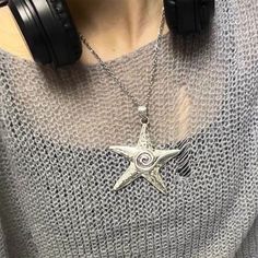 Chunky Starfish Pendant Necklace 🌟 Chunky Statement Jewelry, Aesthetic Accessories Necklace, Simple Silver Necklace Aesthetic, Funky Silver Necklace, Chunky Silver Necklaces, Silver Star Jewelry, Cute Necklaces To Make, Silver Jewelry Stack Necklace, Silver Chunky Necklace