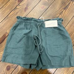 Perfect Condition, Linen Material Casual Spring Shorts With Elastic Waistband, Casual Cotton Bottoms For Beach Season, Casual Bermuda Shorts For Spring, Casual Bottoms With Paperbag Waist, Cotton Paperbag Waist Bottoms For Loungewear, Casual Bottoms For Beach Season, Casual Green Shorts For Spring, Casual Paperbag Waist Bottoms With Pockets, Casual Spring Cargo Shorts