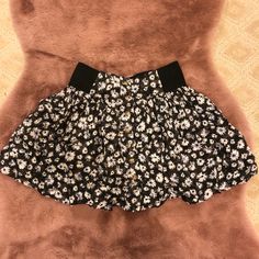 100% Viscose, Mini Skirt Never Worn Black Floral Print Mini Bottoms, Black Floral Print Mini Length Bottoms, Fitted Floral Print Mini Skirt, Floral Mini Skirt, American Eagle Outfitters, Mini Skirt, American Eagle, Womens Skirt, Mini Skirts