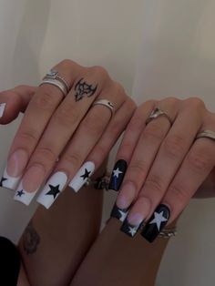 Short Grunge Nails, 18th Bday Nails, Grunge Nail Ideas, Nail Designs Y2k, Nail Tech Ideas, Beginner Nail Tech, Cute Nails Ideas, Cool Nail Ideas, Acrylic Nails Almond Shape