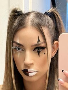 halloween looks Halloween Makeup Inspo Clown, Clown Makeup Easy Simple, Halloween Makeup And Costumes, Pre Shower Makeup Ideas Easy Funny, Minimalist Clown Makeup, Scary Easy Makeup, Heloween Make Up, Basic Clown Makeup, Simple Halloween Makeup Looks Easy