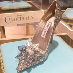 Heels With Diamonds, Glam Shoes, Hak Tinggi, Slay Queen, Ivory Wedding Shoes, Cinderella Shoes, Jimmy Choo Heels, Satin Pumps, Gorgeous Shoes