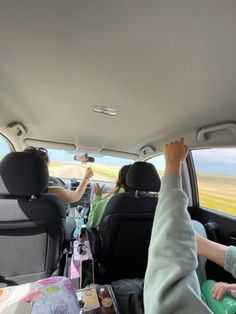 In a car with my three friends with are hands in the sky. Road Trip Vibes, Aesthetic Travel Pictures, Canada Summer, Senior Trip, Find Cheap Flights, Cultural Differences, Summer Goals, Summer Plans, Summer Road Trip