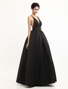 Fabric Taffeta Embellishment Pleated Hemline/Train Floor-Length Silhouette A-Line Neckline V-neck Sleeve Length Sleeveless Fully Lined Yes Built-in Bra Yes Occasion Formal Evening Weight 2.00kg Black Ball Gown, Dress Straps, Mob Dresses, Taffeta Dress, Ballroom Dress, Black Gown, Modern Dress, Maxi Dresses Casual, Dress Picture