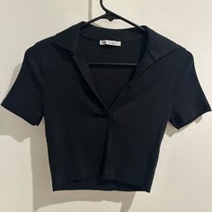 Brand : Zara Size : Medium (Can Fit Us S-M) Never Worn - No Defects Tight Fitting And Non Stretchy V-Neck Isn’t As Long As It Looks Fake Zara Tshirt Story, Zara Fitted V-neck Tops, Zara Black V-neck Top, Aesthetic Tops, Baggy Jeans For Women, Cute Edgy Outfits, Fancy Sarees Party Wear, Collared Top