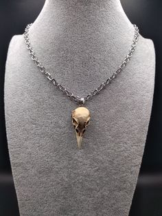 Replica bird skull on a stainless steel chain and lobster claw clasp. All metal is hypoallergenic. Chain length: 18inch Animal Skull Necklace, Bird Skull Jewelry, Bird Skull Necklace, Book Locket Necklace, Guitar Pick Necklace, Jackdaw, Book Locket, Black Onyx Necklace, Bird Skull