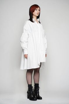 Oversized Spring Dress With Buttons, White Shirt Dress For Workwear In Fall, White Shirt Dress For Fall Workwear, White Fall Shirt Dress For Work, White Oversized Button Dress, White Oversized Buttoned Dress, Oversized White Dress With Buttons, Oversized White Buttoned Dress, White Shirt Dress For Daywear In Fall