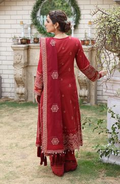 Luxury Deep Red Embroidered Pakistani Salwar Kameez Style Party Dress is a gorgeous outfit is adorned with an exquisite of floral embroidered canvas creating a timeless design. Intricate designs and fine details of thread make this beautiful Pakistani Salwar Kameez Suit an epitome of beauty and grace. Embroidered Kameez: This mesmerizing kameez is adorned with intricate embroidery on the front, back, and sleeves making the elegant design. The neckline is alluring with hand-crafted details making Salwar Kameez Style, Kameez Style, Style Party Dress, Dupatta Top, Pakistani Salwar, Dress Salwar Kameez, Pakistani Salwar Kameez, Cotton Dupatta, Embroidered Canvas