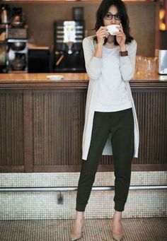 28 Striking Casual Office Attire Ideas Casual Office Attire, Office Casual Outfit, Casual Work Outfit, Mode Casual, Ideas Outfit, Fall Outfits For Work, Cardigan Outfits, Casual Work Outfits, Work Outfits Women