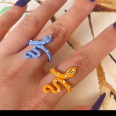 New 2pcs/Set Rhinestone Inlay Snake Shaped Color Rings Size 7 Trendy Blue Ring For Parties, Trendy Blue Party Ring, Modern Silver Ring, Snake Rings, Color Rings, Rose Gold Plated Ring, Pearl And Diamond Ring, White Gold Wedding Rings, Turquoise Glass