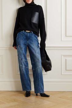 L'AGENCE Brooklyn high-rise straight-leg cargo jeans | NET-A-PORTER Flare Jeans Street Style, Cargo Jeans Outfit, Classic Chic Style, Brooklyn Style, Dark Blue Denim Jeans, Jeans Street Style, Androgynous Style, Latest Jeans, Styling Outfits