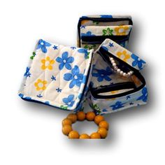 Handmade Quilted 100% Cotton Cosmetic Bag Jewelry Bag Travel Pouch Floral Yellow Blue - Sweet Us Jewelry Organizer Travel, Organizer Jewelry, Blue Floral Design, Art Bag, Jewelry Bag, Matching Jewelry, Cosmetic Organizer, Dry Bag, Jewelry Organizer