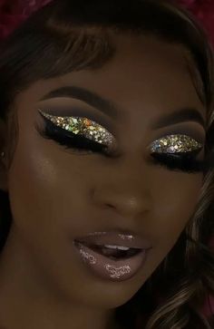 Birthday Makeup Looks, Red Lips Makeup Look, Gold Makeup Looks, Face Beat Makeup, Glitter Makeup Looks, Sparkly Makeup, Rhinestone Makeup, Prom Eye Makeup, Makeup For Black Skin