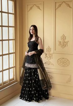 #Pakistan #pakistanioutfit #pakistanifashion #Pakistaniclothes #culture #desigirl # Baju Kahwin, Diwali Outfits, Lehenga Designs Simple, Traditional Indian Outfits