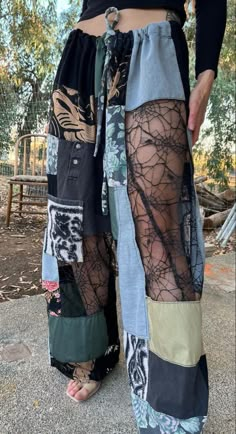 Upcycle Pants Diy, Diy Punk Clothes Ideas, Clothes Customisation, Patchwork Clothes Diy, Clothes Design Ideas, Upcycle Clothes Diy, Diy Clothes Design, Kleidung Diy, Lace Pants