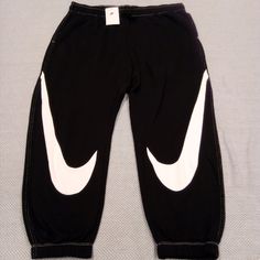 Nike Joggers Womens Plus 1X Sportswear big Swoosh Fleece Tapered black White. Condition New with Tags Ships priority Nike Joggers, Active Wear Pants, Joggers Womens, Black Nike, Black Nikes, Sneakers Nike, Active Wear, Outfit Ideas, Shoe Accessories