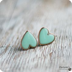 Cute lil' heart earings... Mint Color Schemes, Turquoise Heart, Mint Color, Heart Studs, Blue Heart, Tiffany Blue, Hippie Style, Heart Earrings, Post Earrings