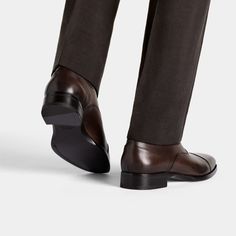 The classic finishing touch to a formal look, these brown Oxfords are crafted in Italy from supple Italian calf leather in a Blake stitch, and feature full leather lining and sole. Formal Shoes Outfit Men, Outfit Men Suit, Brown Formal Shoes, Brown Brogues, Brown Derby, Brown Oxfords, Black Oxfords, Men Suit, Brown Outfit