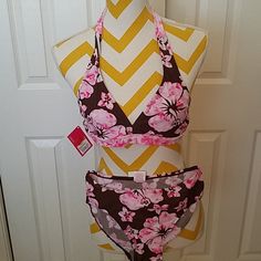 Nwt Xhilaration 2 Piece Bikini Swimsuit. Brown With Pink Hawaiian Flowers. Girls Xl Ties At The Neck And Hooks On The Back. Stretch Pink Tankini For Vacation, Pink Hawaiian Flowers, Swimsuit Brown, 2000s Clothes, Hawaiian Flowers, 2 Piece Swimsuits, Pink Polka Dots, Swim Suit, 2 Piece