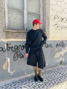 Bermuda Pants Outfits, Berlin Fashion Men, Granola Men Style, Queer Clothes, Boho Street Style, Masc Fashion, Simple Fits, Streetwear Aesthetic