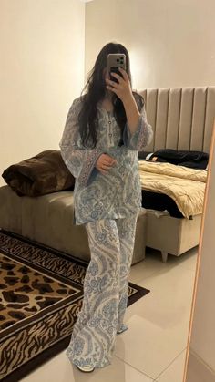 Cute Kurta Outfits, Desi Kurti Designs, Summer Desi Fits, Pakistani Coord Sets, All Over Suit Design, Pakistani Stylish Dresses, Pakistani Suit Design, Pretty Suits, Pakistani Kurti Designs