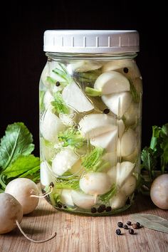 Glass canning jar of Pickled Hakurei Turnips on a wooden cutting board surrounded by fresh turnips and peppercorns. Easy Pickling Recipes, Pickled Vegetables Recipe, Turnip Recipes, Pickled Turnips, Best Pickles, Easy Whole 30 Recipes, Pickled Eggs, Pickled Garlic, Pickling Spice