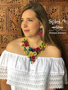 Beautiful Jewelry set made with Palm Tree Leaves and beautifully designed flowers. This is Handmade Jewelry. Includes earrings and necklace. Pokemon Jewelry, Traditional Mexican Dress, Jewerly Set, Palm Tree Leaves, Bridesmaids Photos, Wrist Jewelry, Mexican Jewelry, Leaf Flower, Mexican Dresses