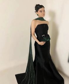 Black Gown Elegant, Dresses With Scarf, Black Satin Prom Dress, Long Black Evening Dress, Yellow Evening Dresses, Dubai Women, Silver Evening Dress, Grey Evening Dresses, Champagne Evening Dress