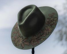 Wide Brim Felt Hat, Burned Fedora, Rancher Hat, Cowboy Hat, Premium Real Wool, Handmade Unique Gifts, Green, Wild Roses - Etsy Embroidered Fedora, Wide Brim Felt Hat, Rancher Hat, Wool Handmade, Felt Hat, Wild Roses, Style Expert, Cowboy Hat, Wide Brimmed